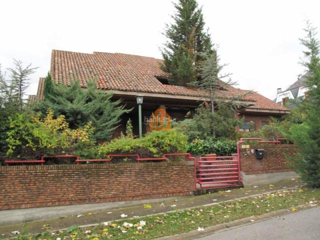 Chalet en venta en Trobajo del camino. Chalets Trobajo del.
