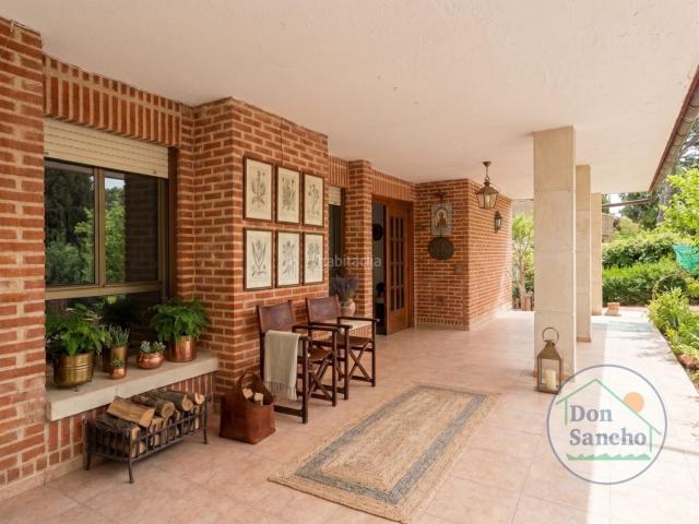 Chalet en venta en Tudela de Duero. NO COBRAMOS AL COMPRADOR!En la localidad de Herrera de Duero, en la URB. La Pineda, se erige un imponente Chalet Independiente qu. Chalets Tudela de.