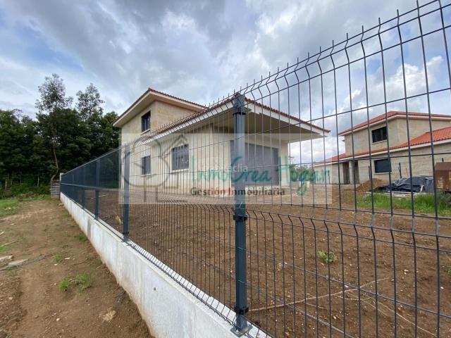 Chalet en venta en Tui. Chalets.