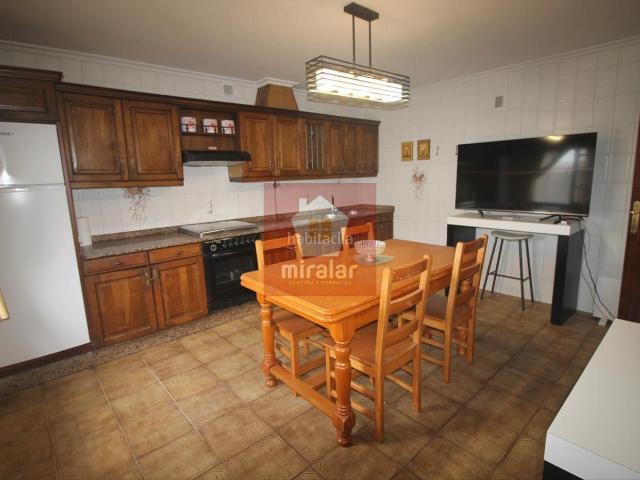 Chalet en venta en Tui. Chalets.