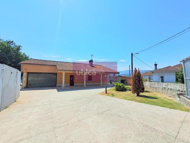 Chalet en venta en Tui. Chalets.