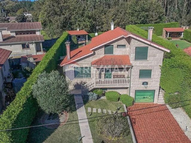 Chalet en venta en Tui. Chalets.