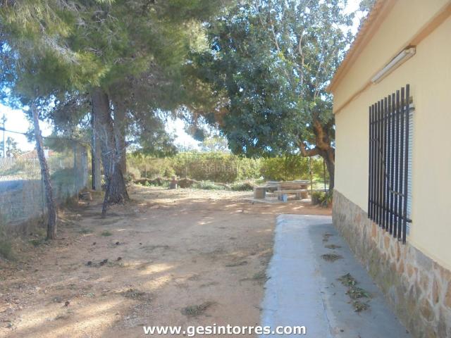 Chalet en venta en Turís. con luz y agua de red. Chalets.