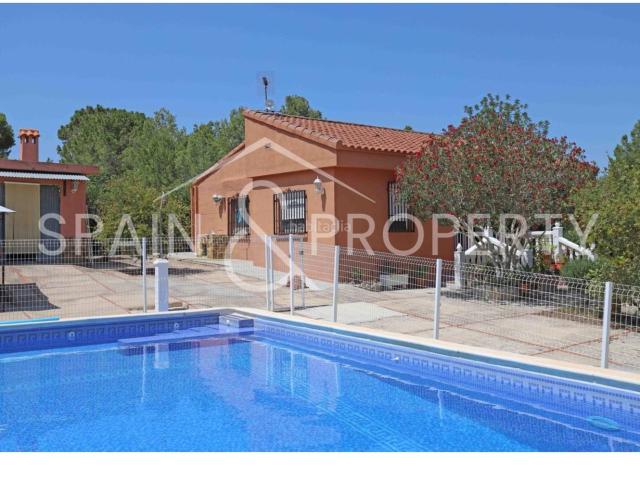 Chalet en venta en Turís. Chalet a la venta en suelo rústico en Turís. Chalets.