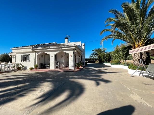 Chalet en venta en Turís. Chalet independiente en Turis Valencia, 4 habitaciones, dos baños, piscina y mucho mas. Chalets.