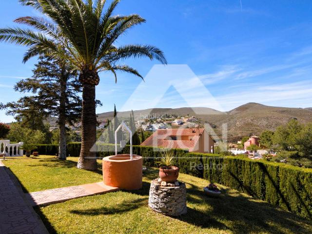 Chalet en venta en Turís. Precioso chalet con vistas en una planta. Independiente, ÚNICO y con piscina en Urbanización consolidada. Chalets.