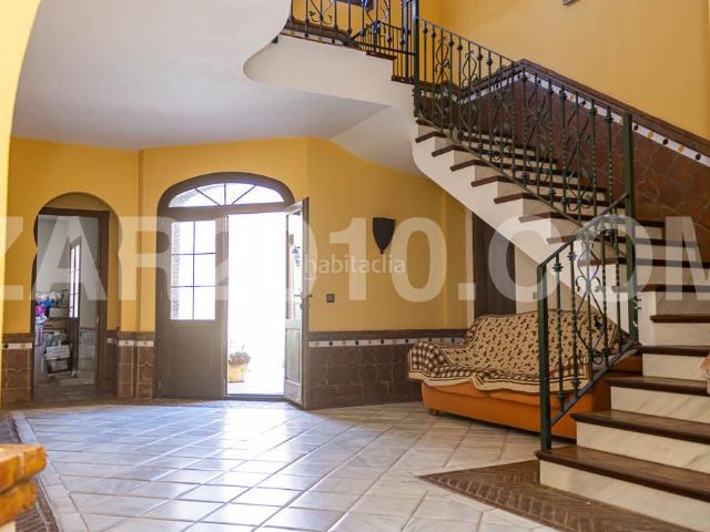 Chalet en venta en Turre. Espectacular Casa Artesanal de Lujo en Venta en Calle del Geranio, Turre. Chalets.