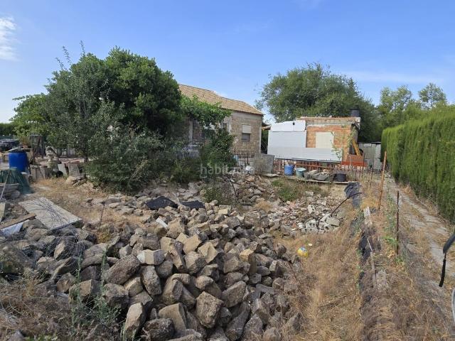 Chalet en venta en Úbeda. Chalet para terminar de reformar en la zona de la Urbanización La ALAMEDA muy cerca de Úbeda a 5 minutos de la ciudad. Chalets.