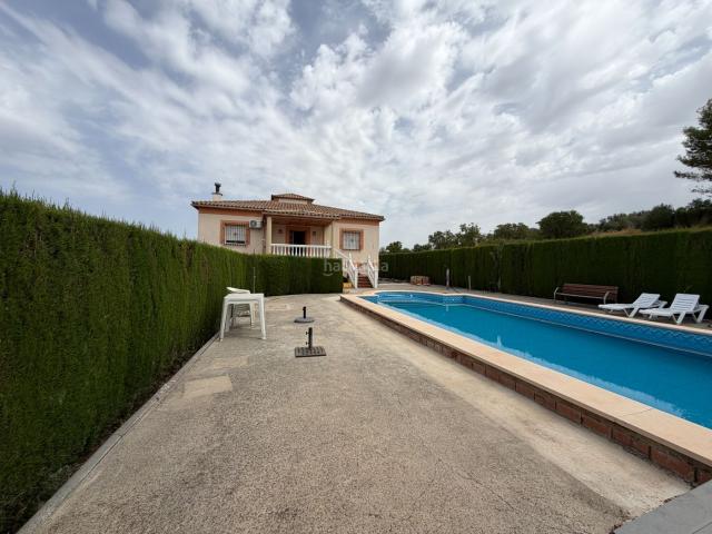 Chalet en venta en Úbeda. ESTUPENDO CHALET ZONA HUERTAÑALDA. Chalets.