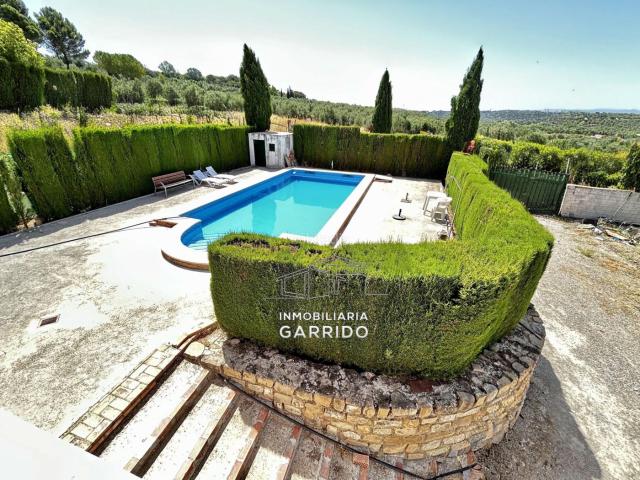 Chalet en venta en Úbeda. VENTA DE CHALET EN URBANIZACIÓN HUERTAÑALDA. Chalets.