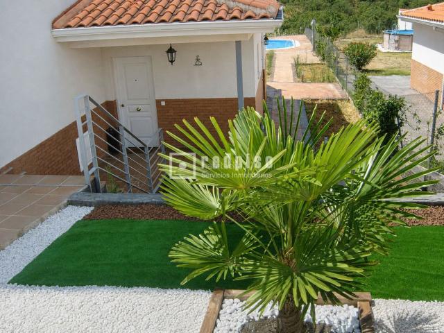 Chalet en venta en Uceda. Espectacular chalet pareado en Uceda!. Chalets.