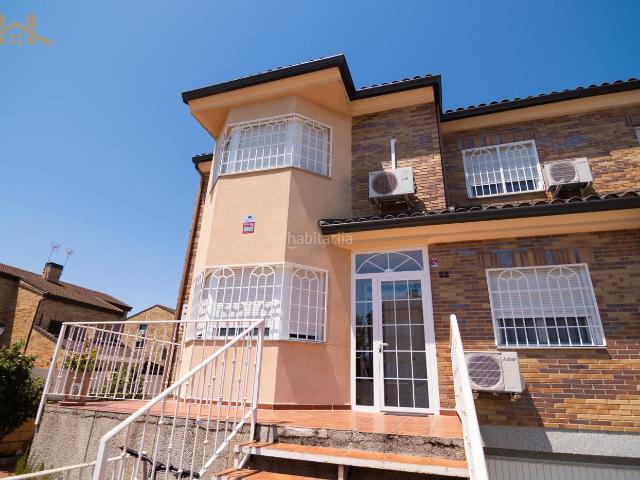 Chalet en venta en Ugena. Chalet pareado en venta en Calle Alicante, Ugena. Chalets.