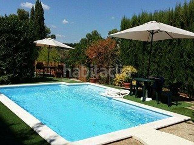 Chalet en venta en Ullastrell. CHALET CON JARDÍN Y PISCINA EN ULLASTRELL. Chalets.
