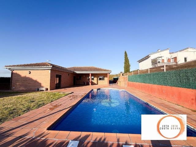 Chalet en venta en urbanización Malavella Park, Caldes de Malavella, de 134 m² 4 habitaciones por 349.000