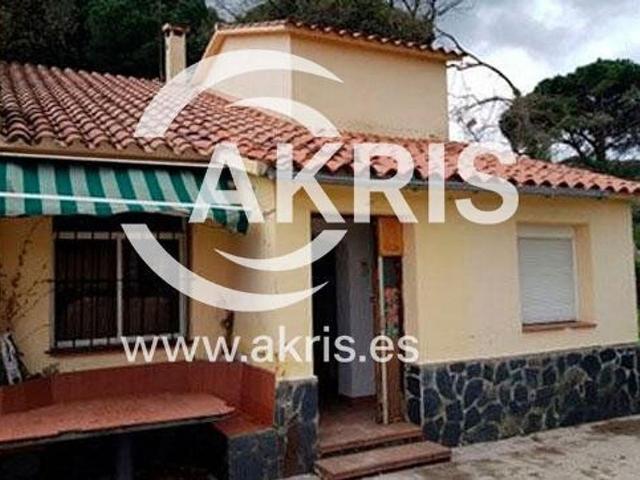 Chalet en venta en urbanización Junior Park, Riells i Viabrea, de 190 m² 6 habitaciones por 142.370