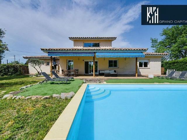Chalet en venta en urbanización Llac del Cigne, Caldes de Malavella, de 266 m² 4 habitaciones por 410.000