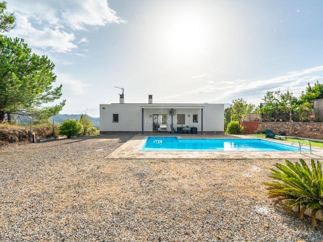 Chalet en venta en Vacarisses. casa ideal familias. Chalets.