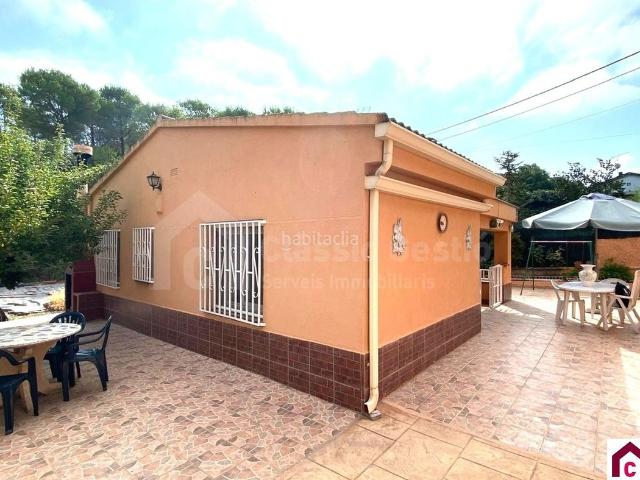 Chalet en venta en Vacarisses. CASA 80 m² VACARISSES 2hb 1b Piscina. Chalets.