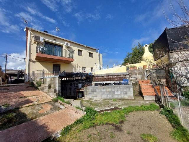 Chalet en venta en Vacarisses. CHALET BIFAMILIAR REFORMADA EN CAN SERRA DE VACARISSES. Chalets.