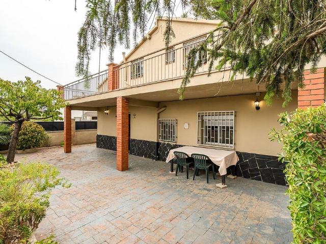 Chalet en venta en Vacarisses, de 140 m² 6 habitaciones por 310.000