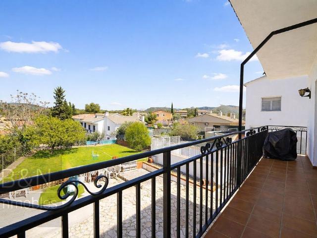 Chalet en venta en Vacarisses, de 150 m² 5 habitaciones por 326.000