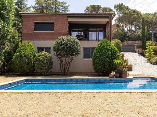Chalet en venta en Vacarisses, de 277 m² 3 habitaciones por 550.000