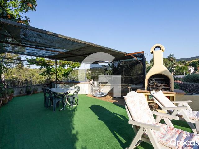 Chalet en venta en Vacarisses. ESPECATCULAR CASA PARA DOS FAMILIAS. Chalets.