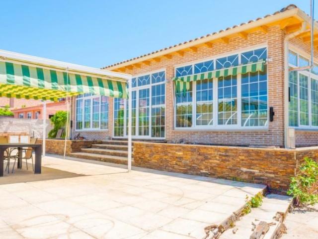 Chalet en venta en Valdeaveruelo, Urbanizacion Sotolargo