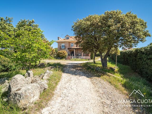 Chalet en venta en Valdemorillo, Mojadillas Parque de las Infantas El Paraiso. Casa unifamiliar independiente en Urb. Mojadillas, Valdemorillo. Chalets.