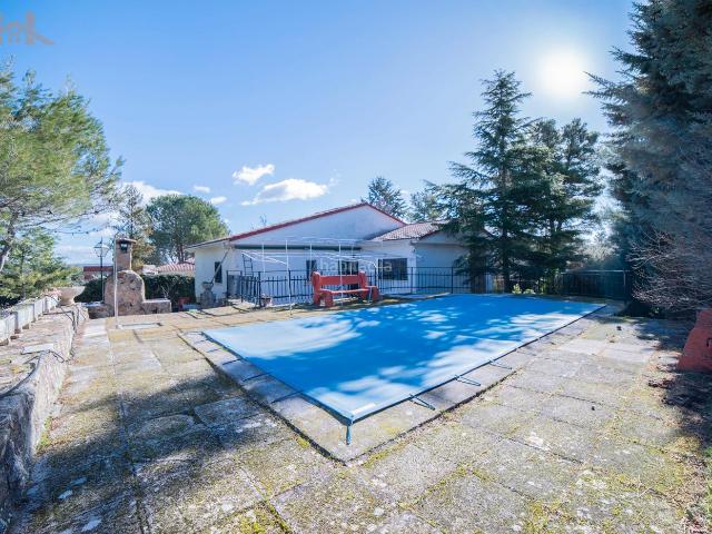 Chalet en venta en Valdemorillo, Mojadillas Parque de las Infantas El Paraiso. chalet independiente. Chalets.