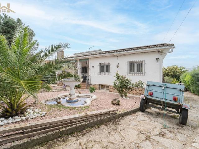 Chalet en venta en Valdemorillo, Cerro Alarcón. ¡Chalet para entrar a vivir, con 3 buenos dormitorios!. Chalets.