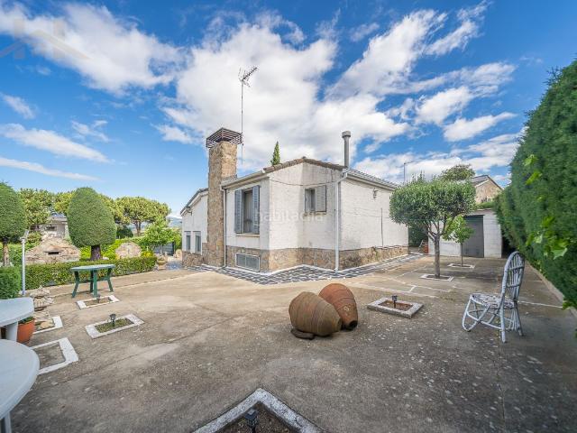 Chalet en venta en Valdemorillo, Cerro Alarcón. Descubre este encantador chalet independiente en la exclusiva zona de Cerro Alarcón II, en Valdemorillo. Chalets.