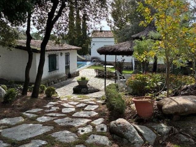 Chalet en venta en Valdemorillo, Cerro Alarcón. MARAVILLOSA OPORTUNIDAD CHALET INDEPENDIENTE DE 3 HABITACIONES EN VALDEMORILLO. Chalets.