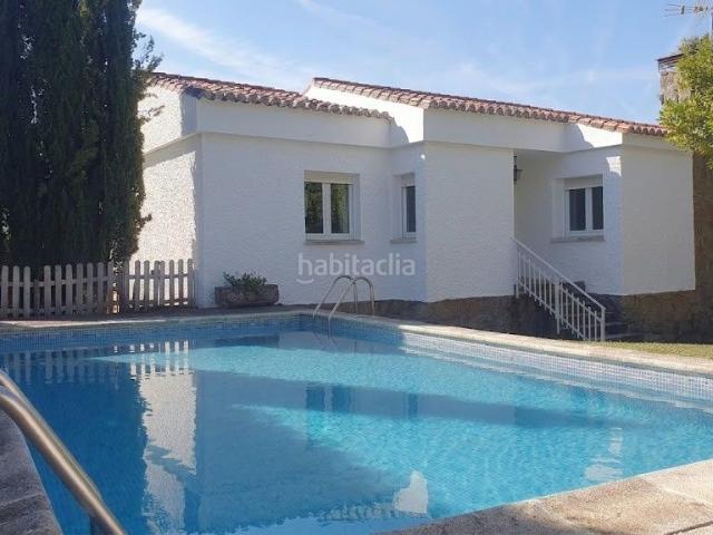 Chalet en venta en Valdemorillo, Cerro Alarcón. Piscina y casita Auxiliar. Chalets.