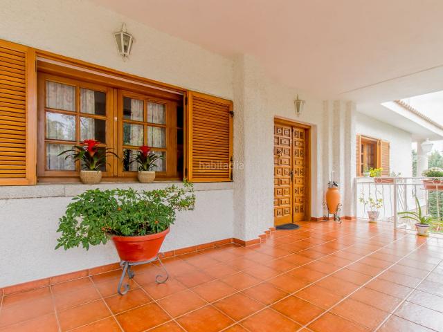 Chalet en venta en Valdemorillo, Pino Alto Navarredonda. Casa Independiente en Urbanización Pino Alto, Valdemorillo. Chalets.