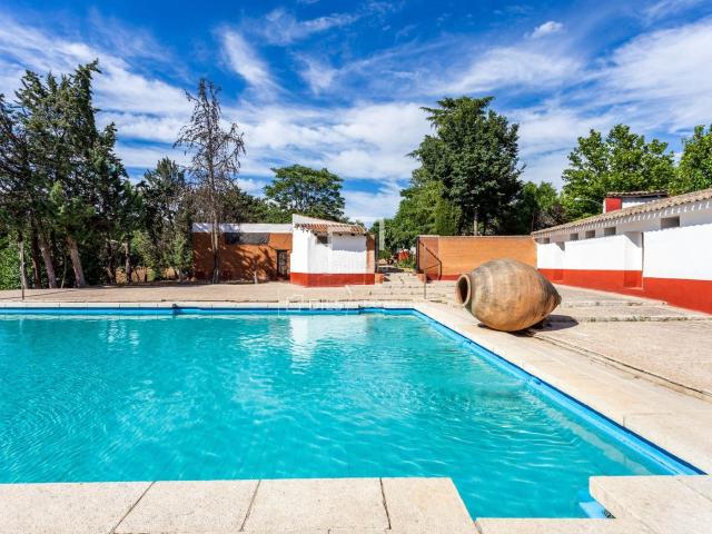 Chalet en venta en Valdeolmos Alalpardo. Exclusiva finca de 20 hectáreas con posibilidad de explotación comercial en venta en Valdeolmos. Chalets Valdeolmos.