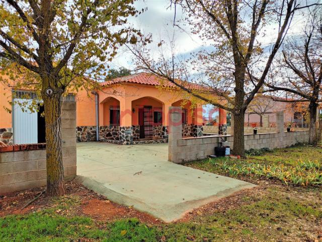 Chalet en venta en Valdepeñas, Aguzadera