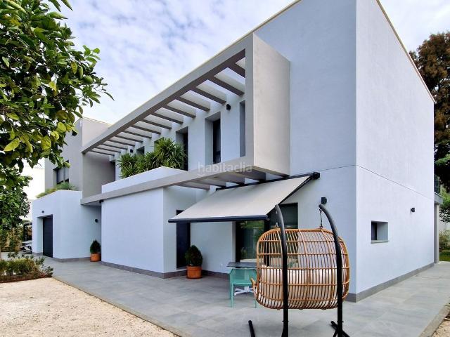 Chalet en venta en Valencina de la Concepción. Exclusiva Villa de Diseño Un Sueño de Elegancia y Sostenibilidad. Chalets Valencina de la.