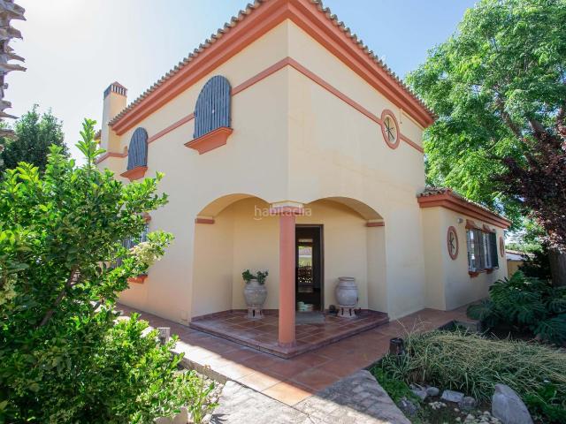 Chalet en venta en Valencina de la Concepción. FANTÁSTICO CHALET EN Urb. LAS PILAS VALENCINA. Chalets Valencina de la.