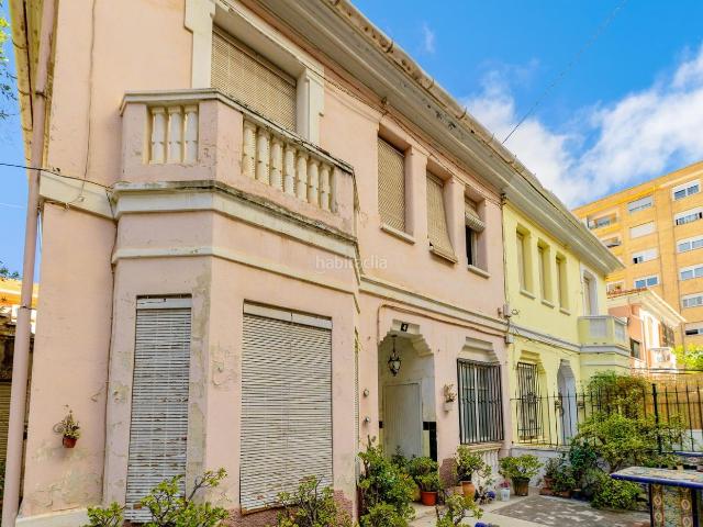 Chalet en venta en Valencia, L´Hort de Senabre. Un oasis privado en Valencia Casa independiente con gran jardín, terraza y garaje para diseñar a tu gusto. Chalets.