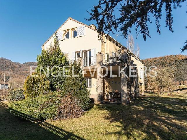 Chalet en venta en Vall d´en Bas, la, de 450 m² 3 habitaciones por 660.000