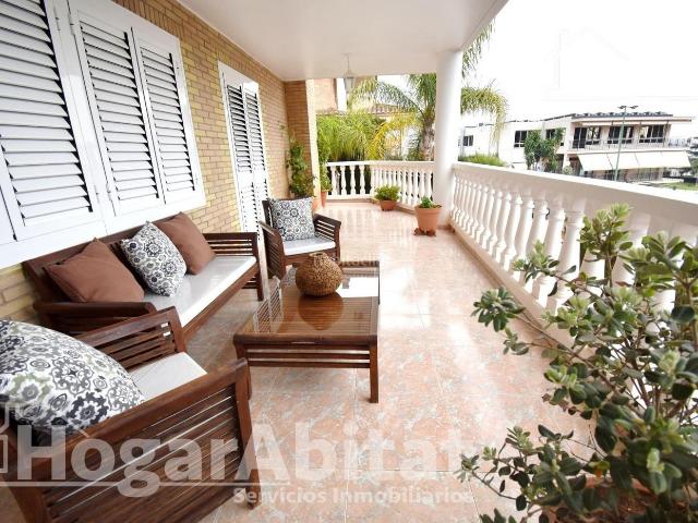 Chalet en venta en Vall d´Uixó la. ESPECTACULAR CHALET DE LUJO CON GARAJE, DOS TERRAZAS Y PARCELA. Chalets Vall d´Uixó.
