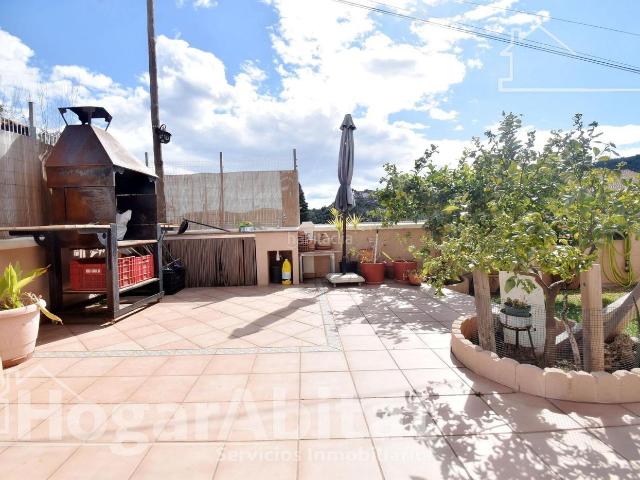 Chalet en venta en Vall d´Uixó la. IMPRESIONANTE CHALET CON TERRAZA, GARAJE Y BARBACOA. Chalets Vall d´Uixó.