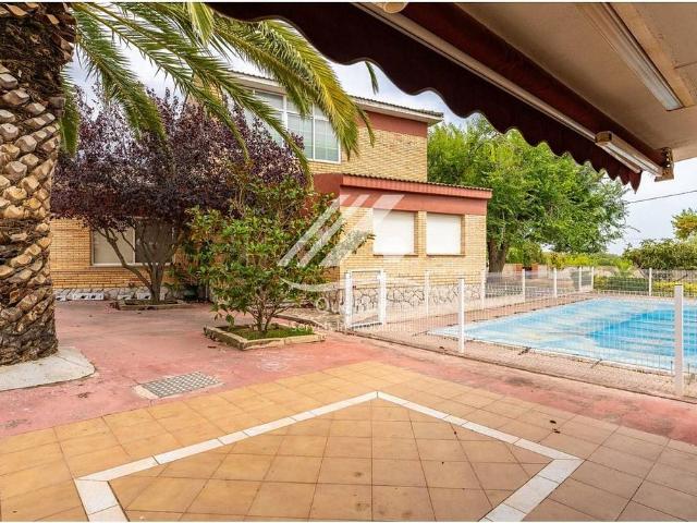 Chalet en venta en Vallmoll, de 250 m² 6 habitaciones por 295.000