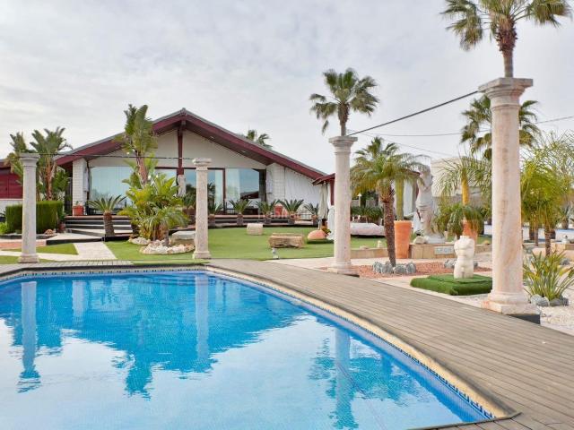 Chalet en venta en Salou, Mar i Camp Platja dels Capellans Costa Dorada. Villa de lujo. Chalets.
