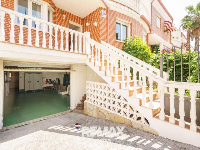 Chalet en venta en Valladolid, Covaresa. Vivienda ideal para disfrutar de un espacio familiar con tranquilidad y buena luz natural. Chalets.