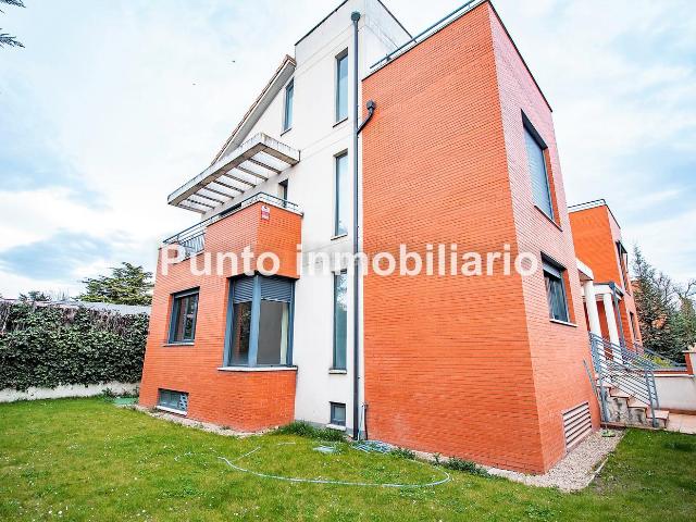Chalet en venta en Valladolid, La Victoria Puente Jardín. Espléndido chalet en venta, zona CABILDO. Chalets.