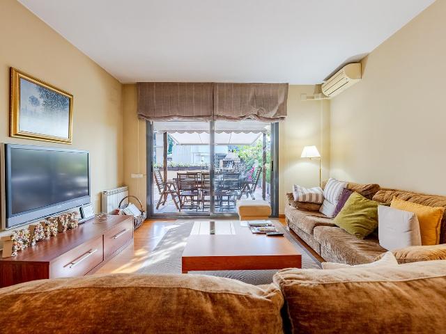 Chalet en venta en Vallirana. Can Rovira Junto al centro. Chalets.