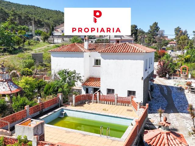 Chalet en venta en Vallirana. CASA EN UNA SOLA PLANTA CON PISCINA. Chalets.