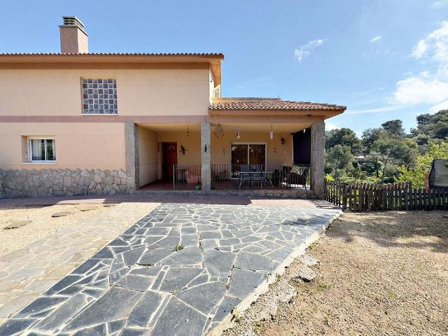 Chalet en venta en Vallirana, de 190 m² 4 habitaciones por 365.000